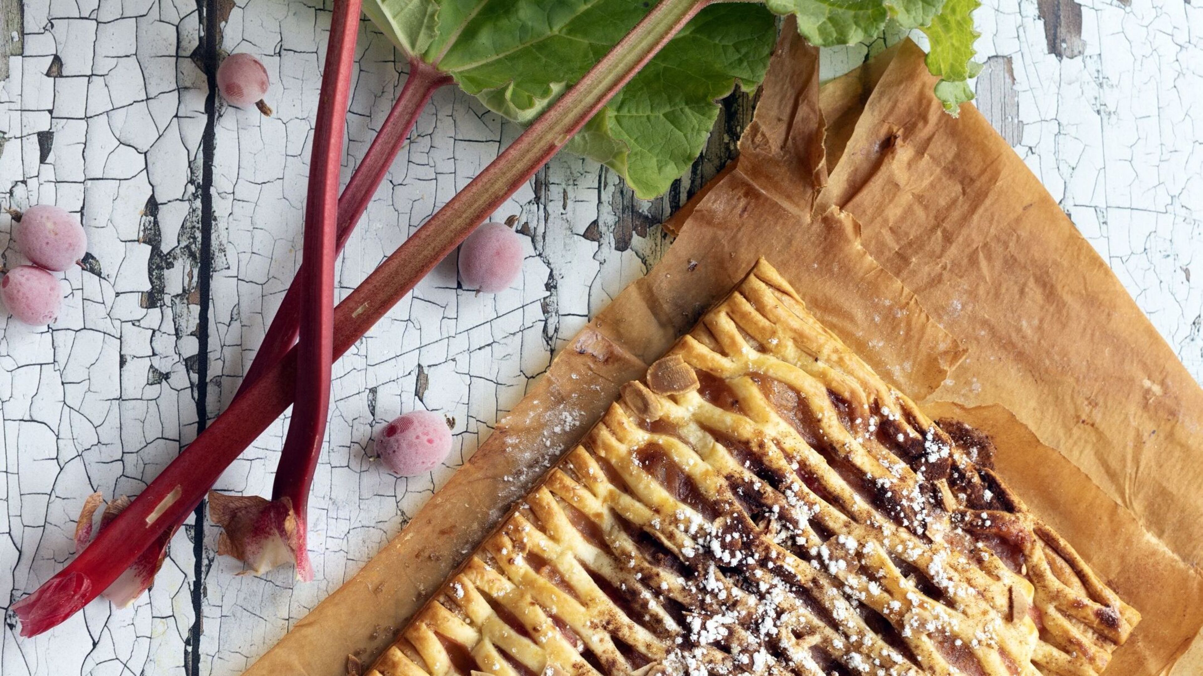 Gooseberries and rhubarb lattice pie